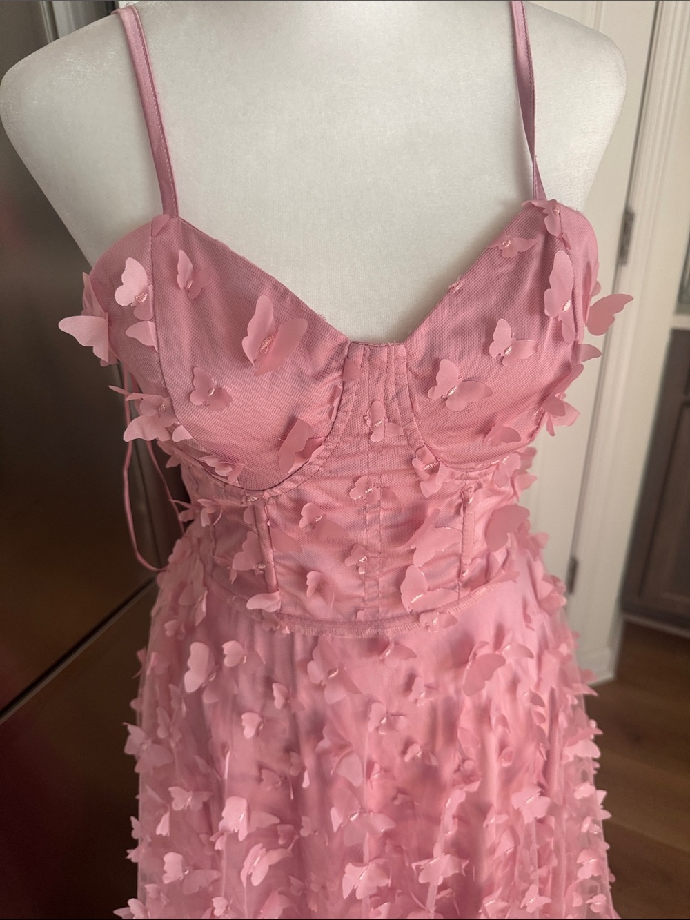 Mable Zuri Butterfly dress in pink - Picture 2 of 9